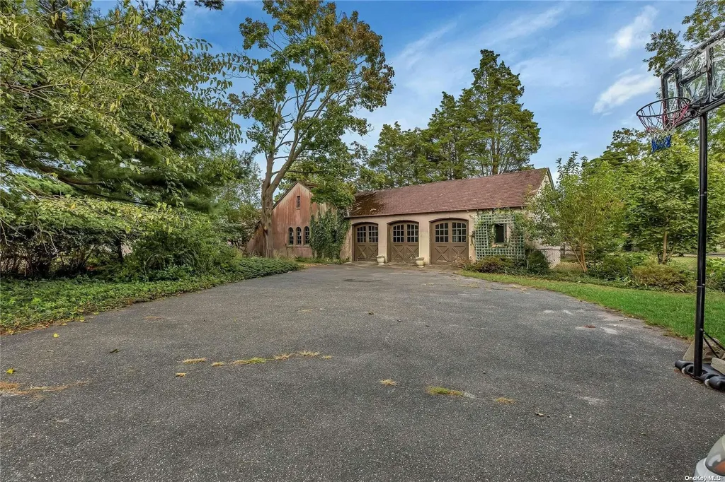 10 Maple Street Islip NY 11751