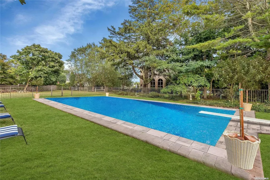 10 Maple Street Islip NY 11751
