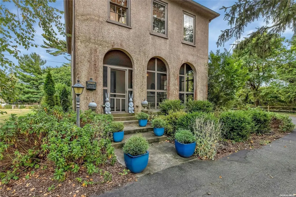 10 Maple Street Islip NY 11751