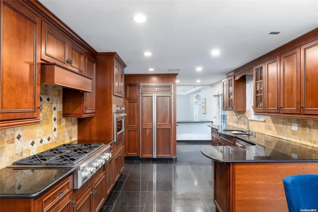 3476 E Bay Court Merrick NY 11566