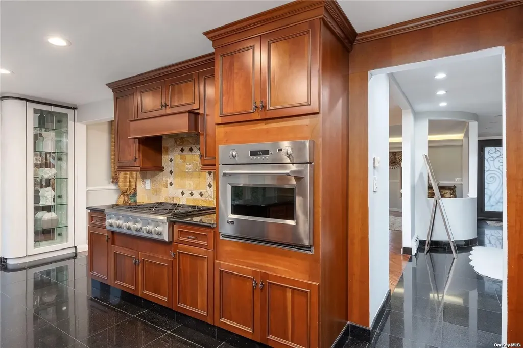 3476 E Bay Court Merrick NY 11566