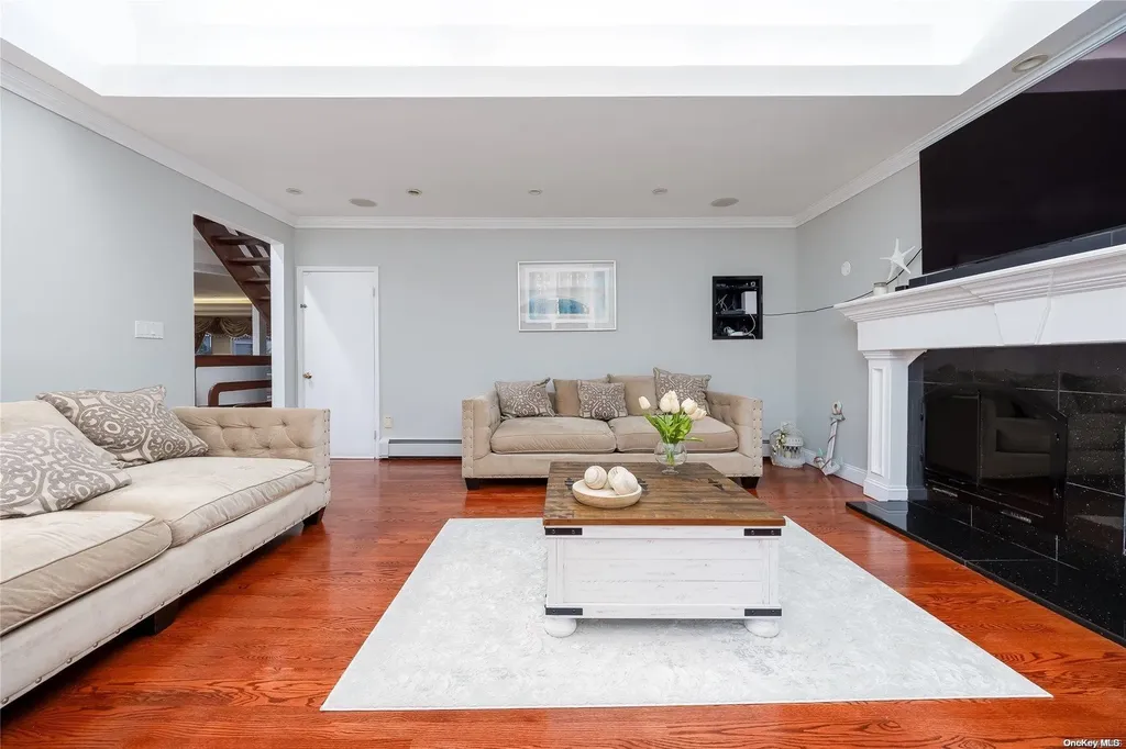 3476 E Bay Court Merrick NY 11566
