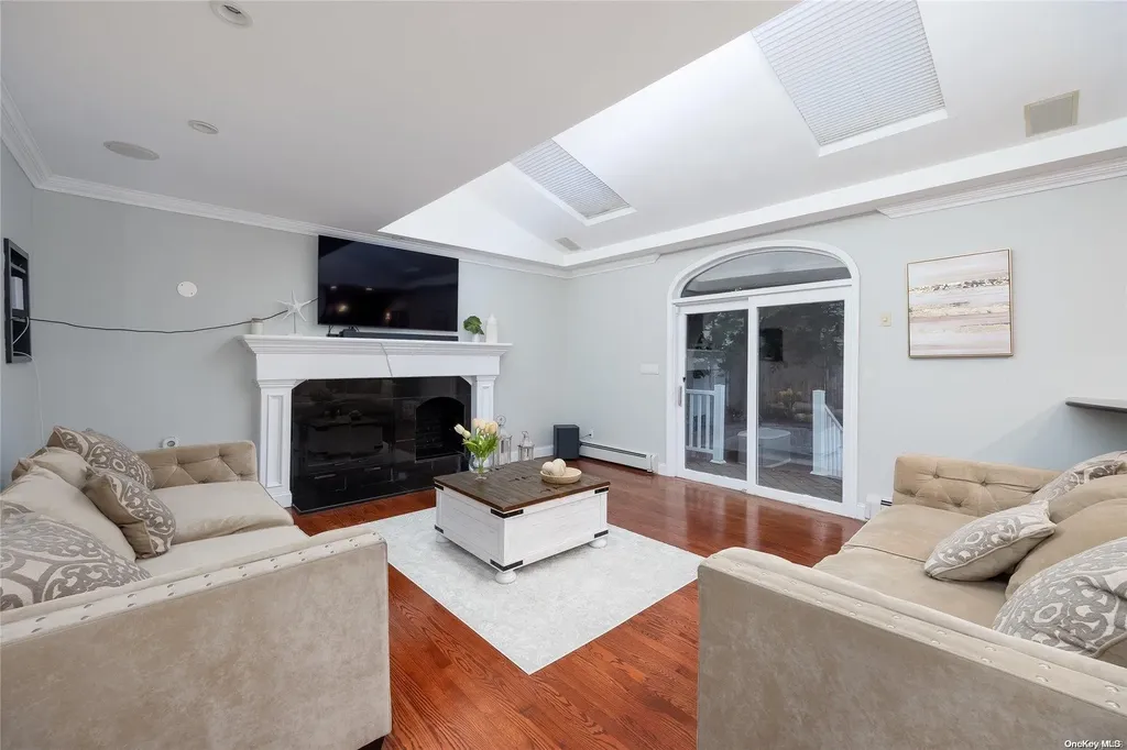 3476 E Bay Court Merrick NY 11566