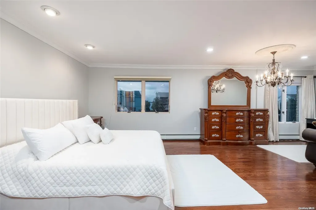 3476 E Bay Court Merrick NY 11566