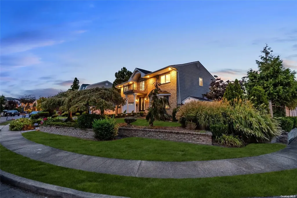 3476 E Bay Court Merrick NY 11566