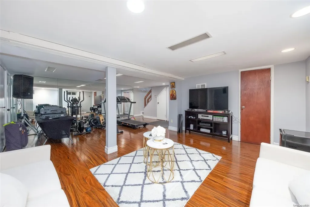 3476 E Bay Court Merrick NY 11566