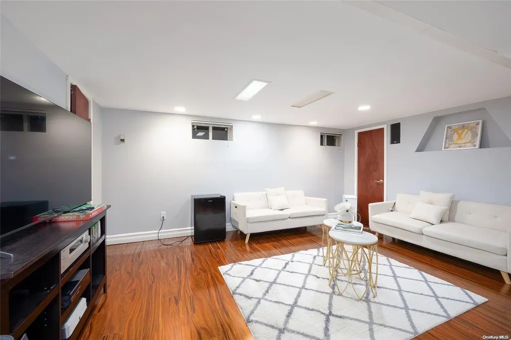 3476 E Bay Court Merrick NY 11566