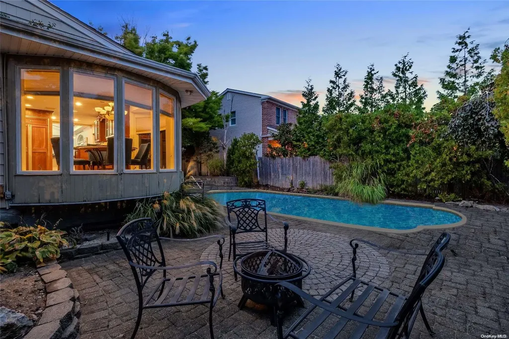 3476 E Bay Court Merrick NY 11566