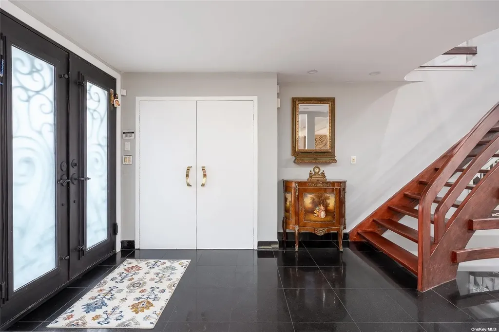 3476 E Bay Court Merrick NY 11566