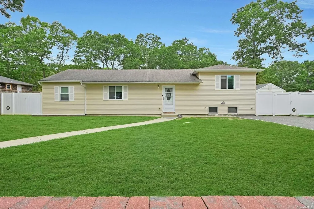 57 W End Avenue Shirley NY 11967