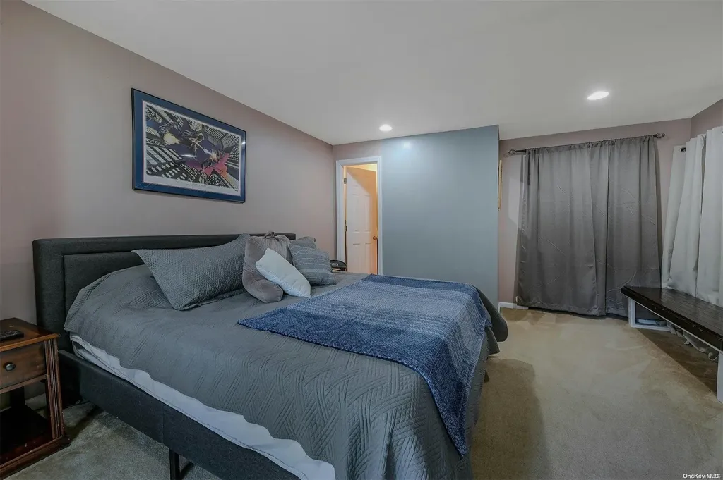 57 W End Avenue Shirley NY 11967