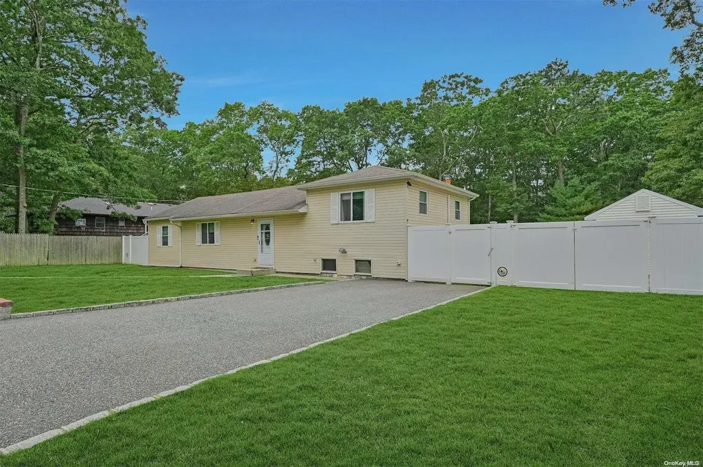 57 W End Avenue Shirley NY 11967