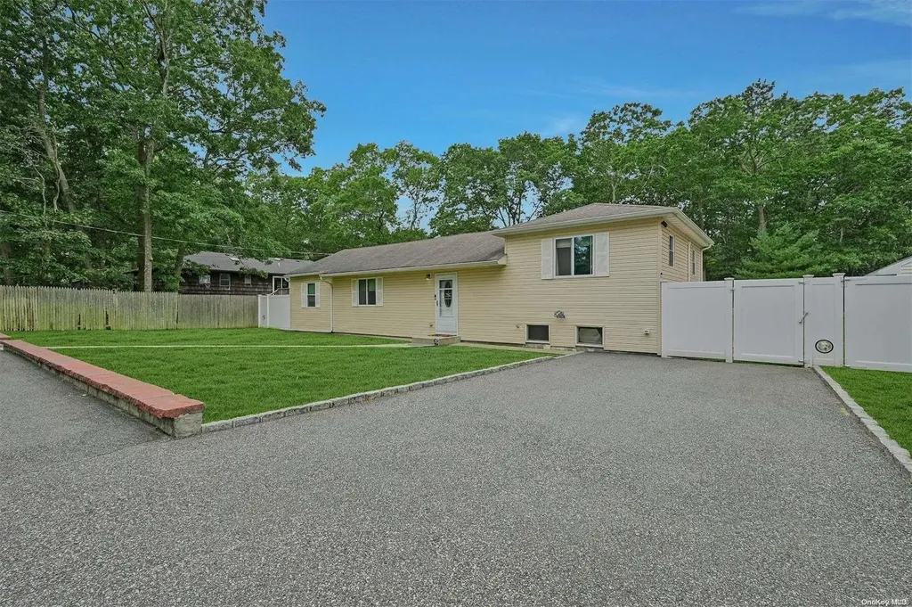 57 W End Avenue Shirley NY 11967