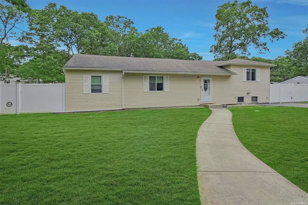 57 W End Avenue Shirley NY 11967
