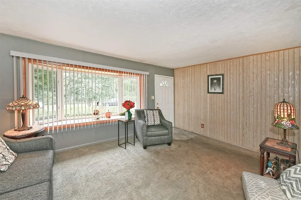 71 Parkway Drive N Commack NY 11725