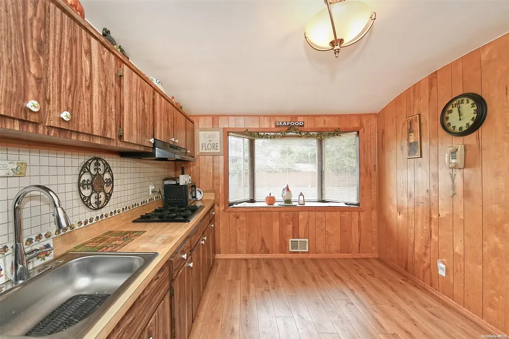 71 Parkway Drive N Commack NY 11725