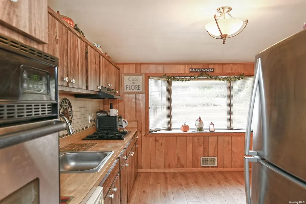 71 Parkway Drive N Commack NY 11725