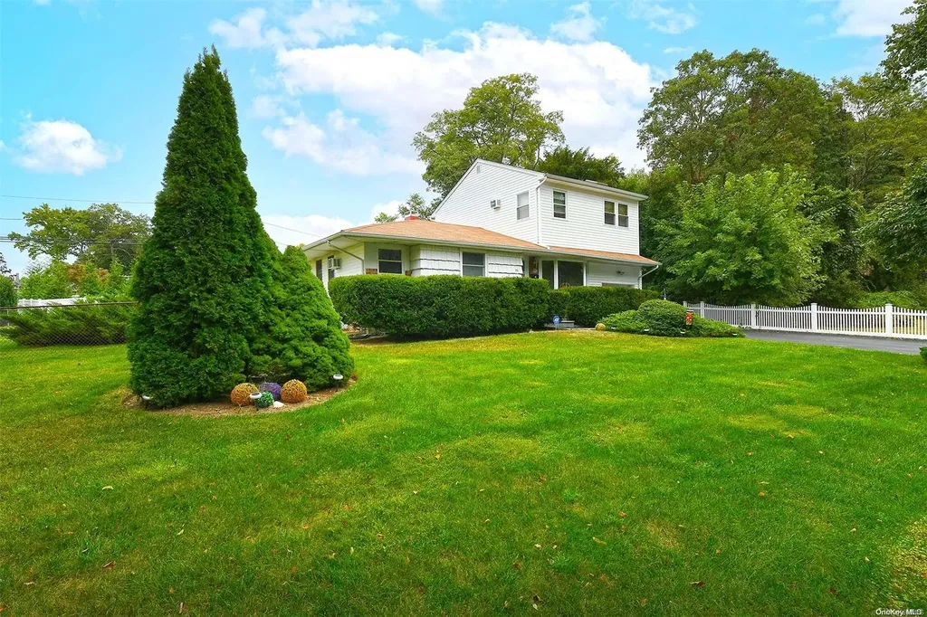 71 Parkway Drive N Commack NY 11725