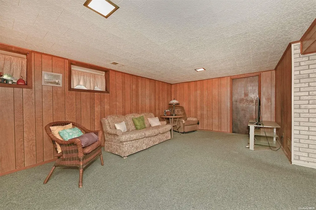 71 Parkway Drive N Commack NY 11725