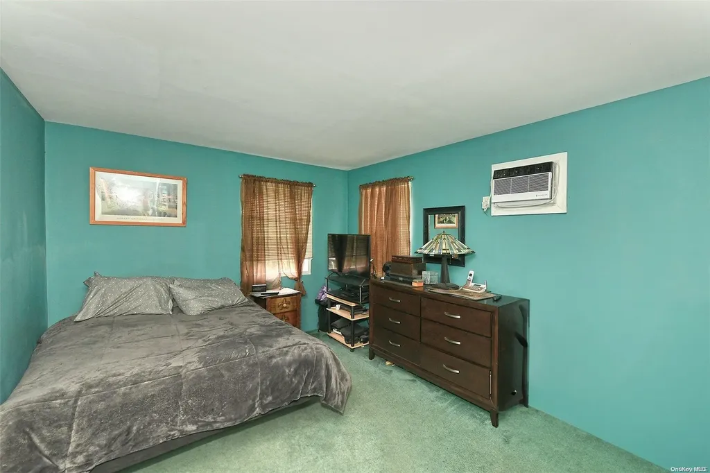 71 Parkway Drive N Commack NY 11725