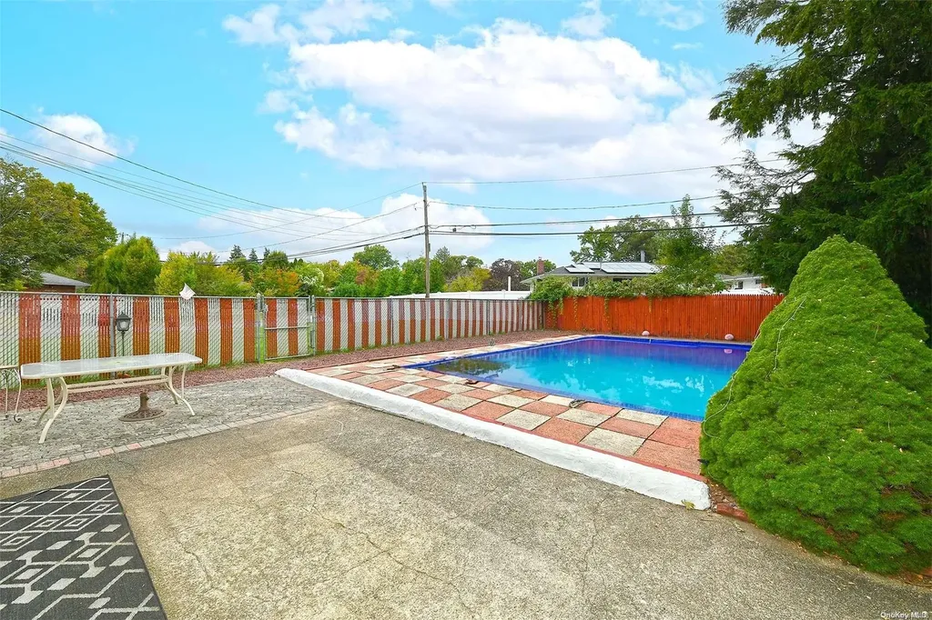 71 Parkway Drive N Commack NY 11725