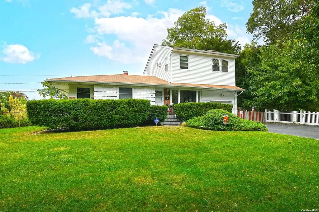 71 Parkway Drive N Commack NY 11725