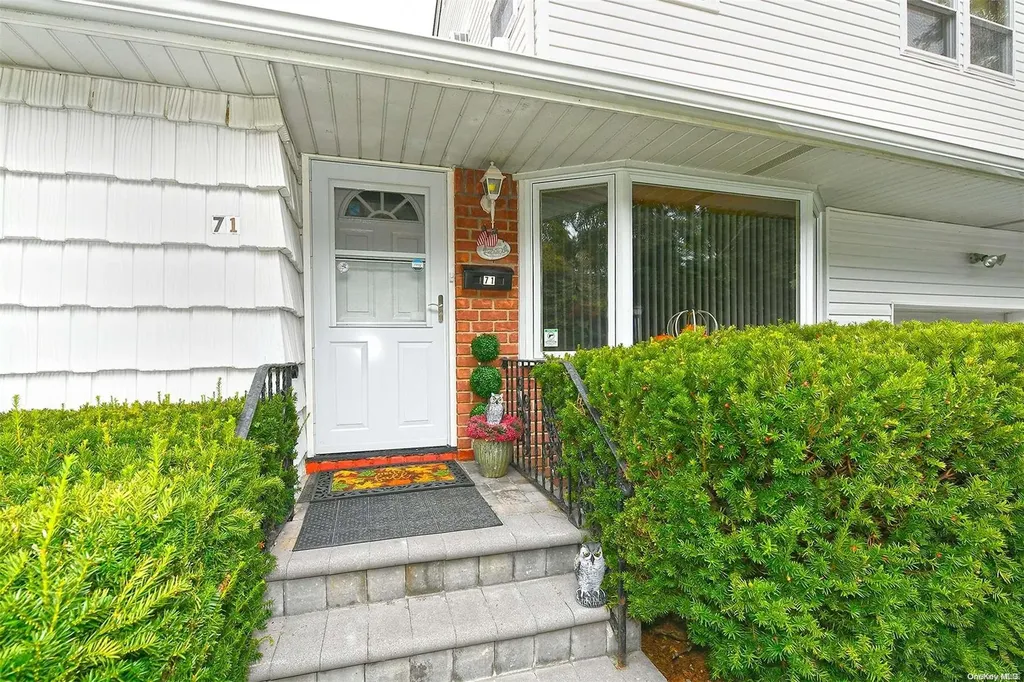 71 Parkway Drive N Commack NY 11725