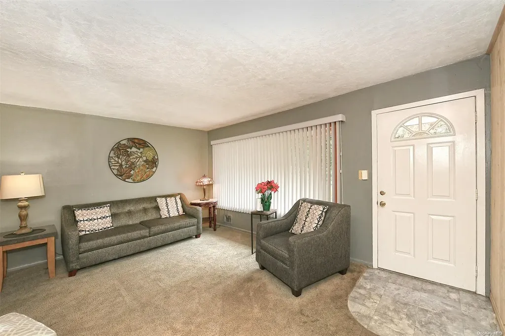 71 Parkway Drive N Commack NY 11725