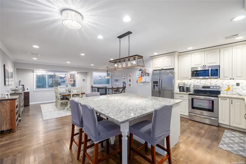 2735 Len Drive Bellmore NY 11710