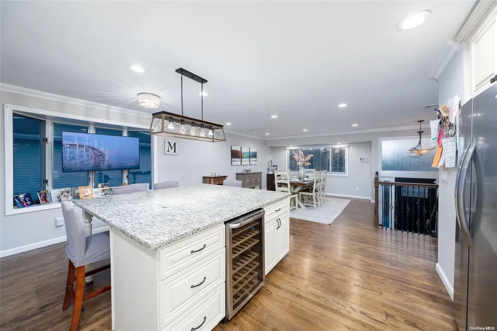 2735 Len Drive Bellmore NY 11710