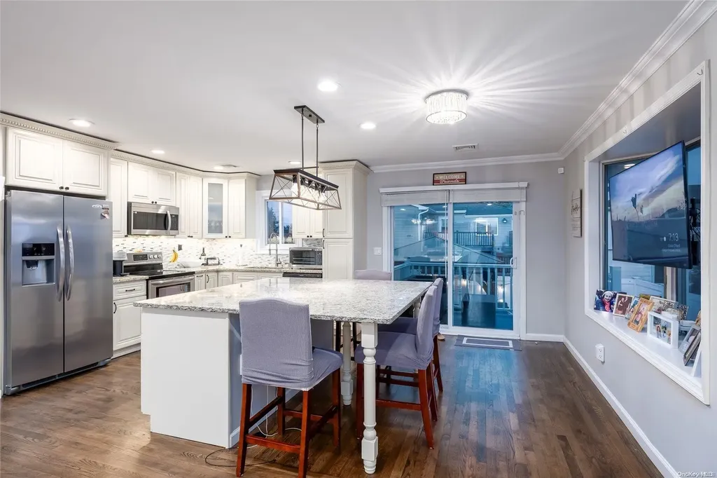 2735 Len Drive Bellmore NY 11710