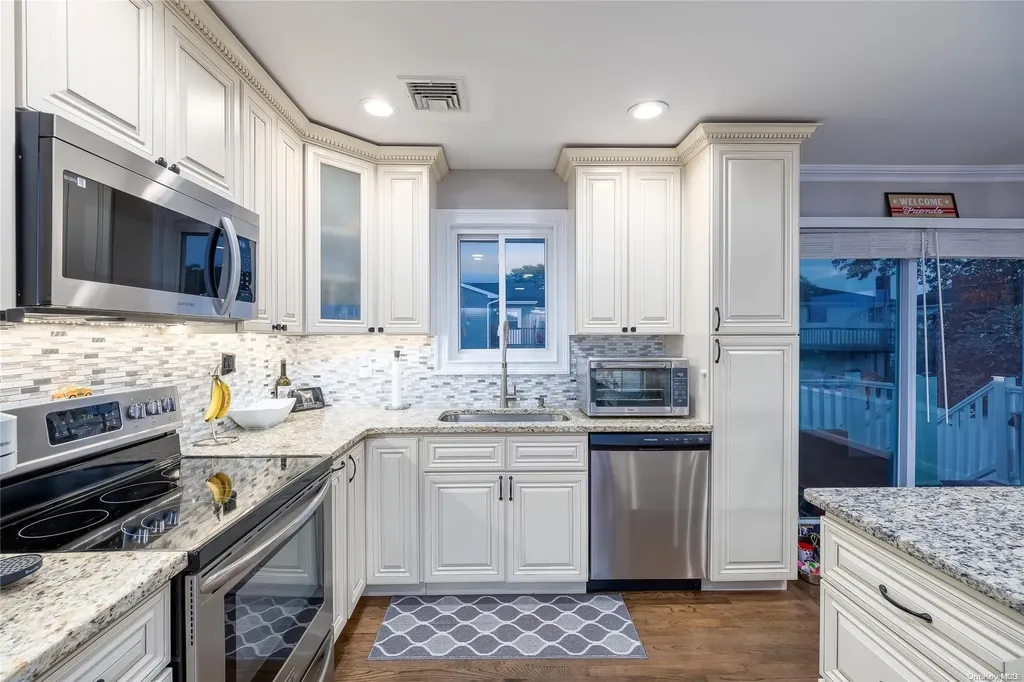 2735 Len Drive Bellmore NY 11710