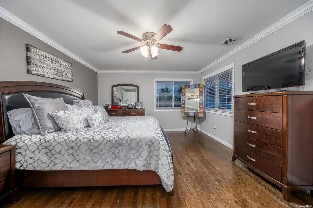 2735 Len Drive Bellmore NY 11710