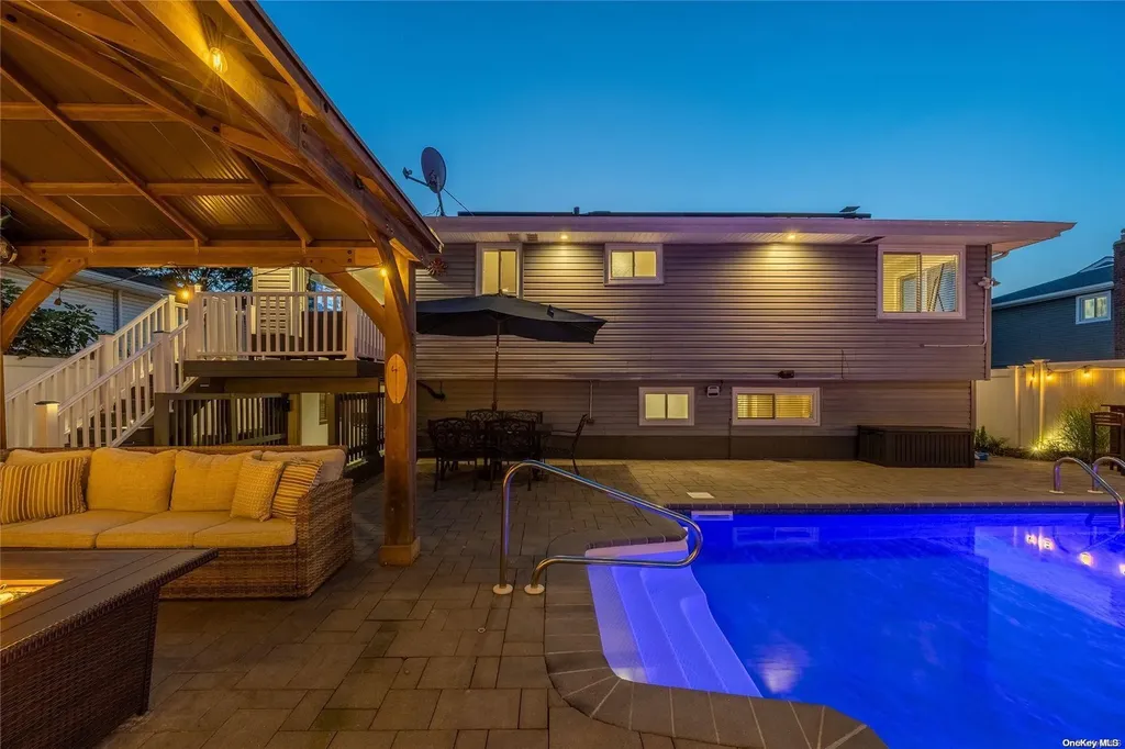 2735 Len Drive Bellmore NY 11710