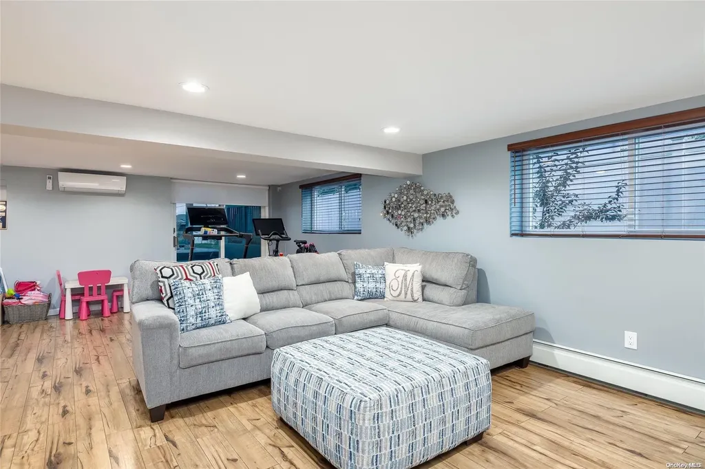 2735 Len Drive Bellmore NY 11710