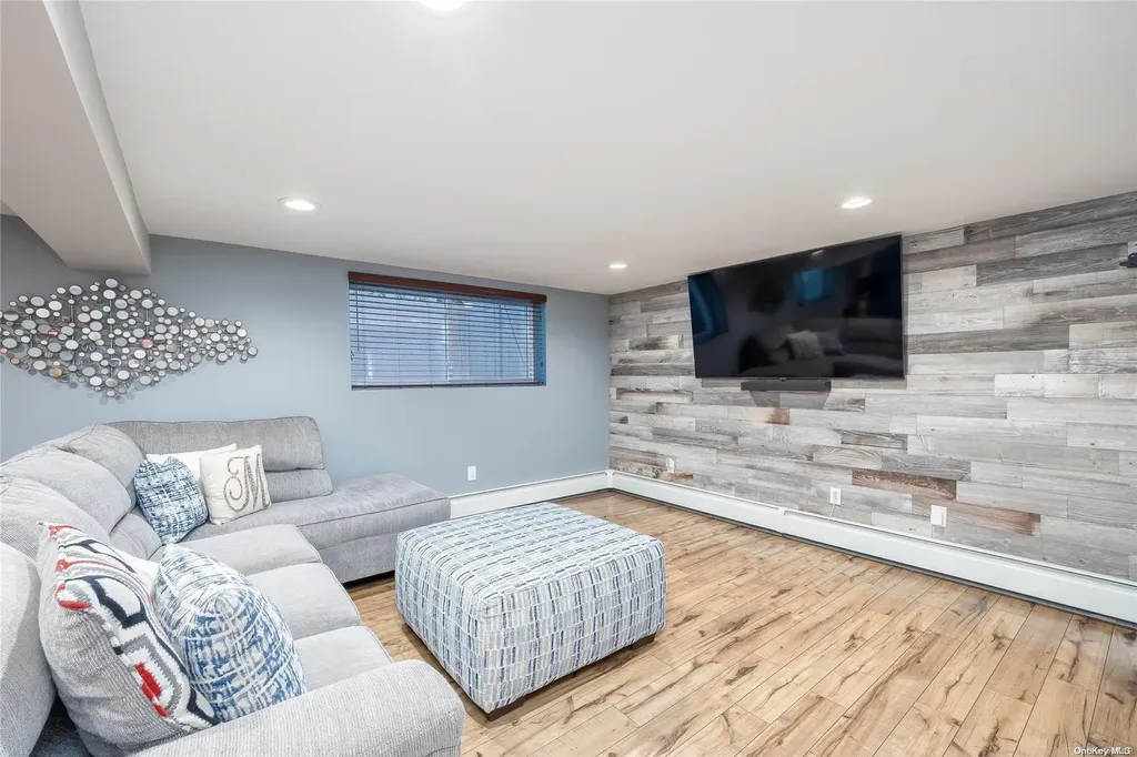 2735 Len Drive Bellmore NY 11710