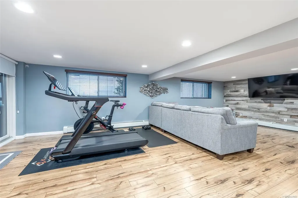 2735 Len Drive Bellmore NY 11710