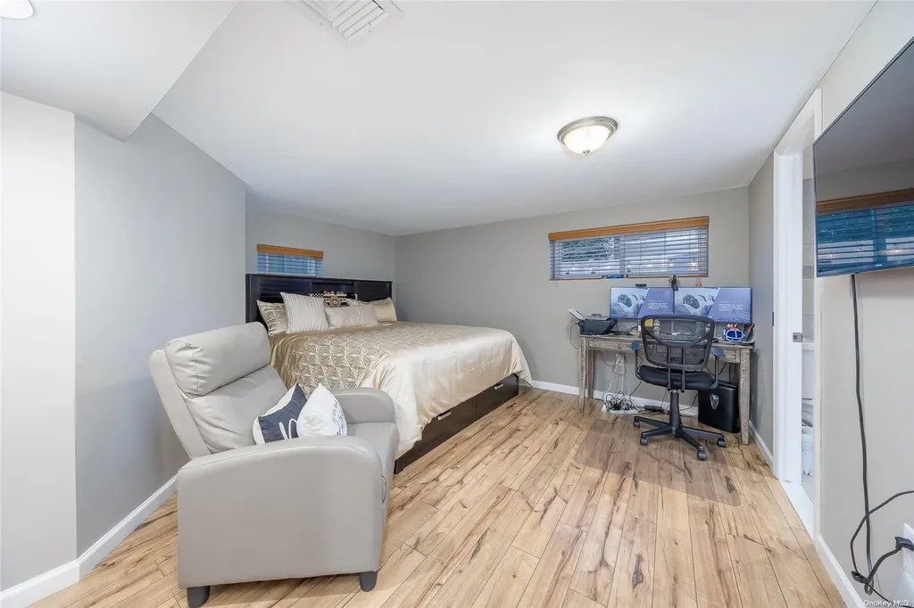 2735 Len Drive Bellmore NY 11710