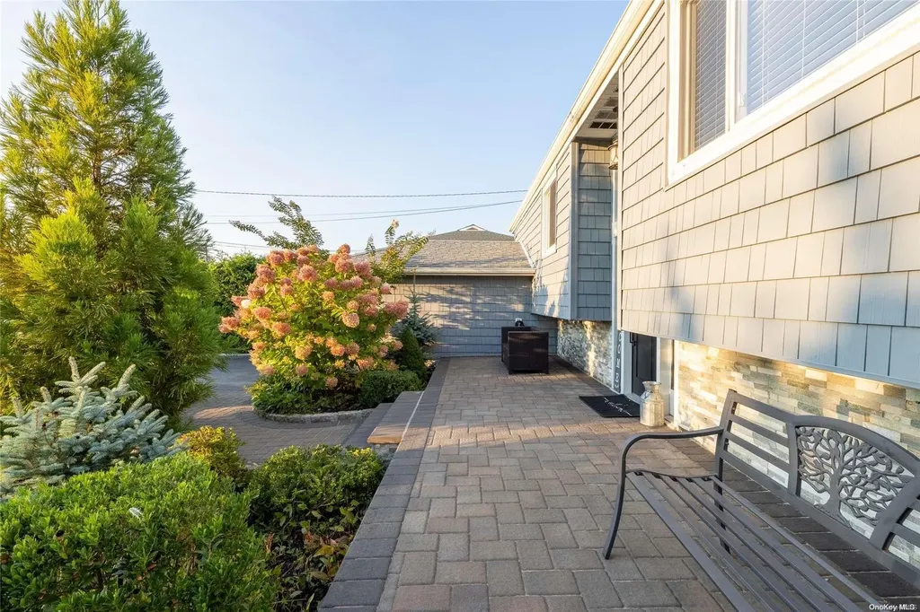 2735 Len Drive Bellmore NY 11710