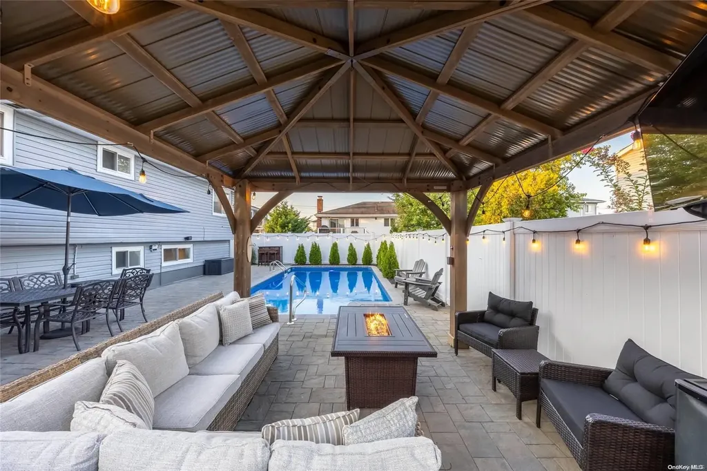 2735 Len Drive Bellmore NY 11710