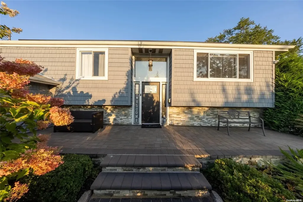 2735 Len Drive Bellmore NY 11710
