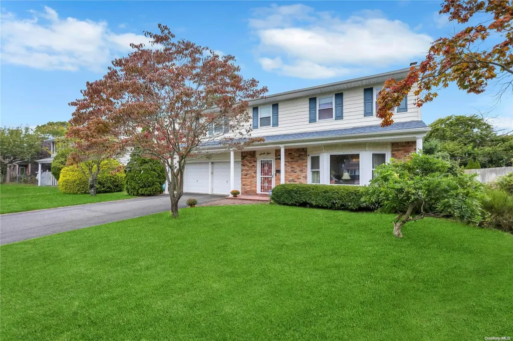 65 Primrose Lane Kings Park NY 11754