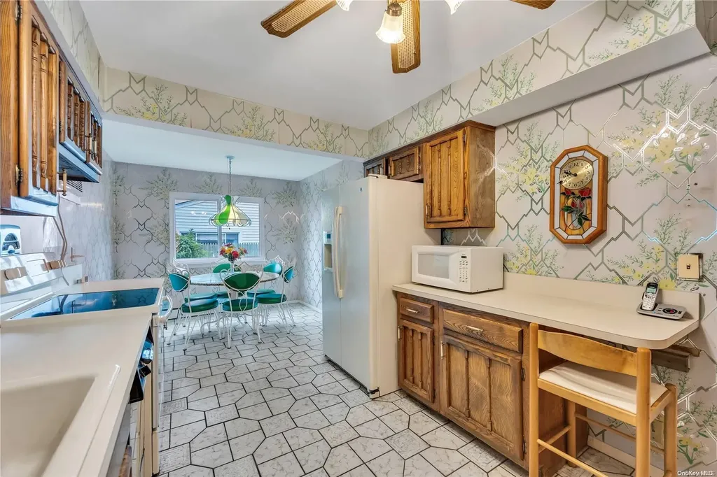 65 Primrose Lane Kings Park NY 11754
