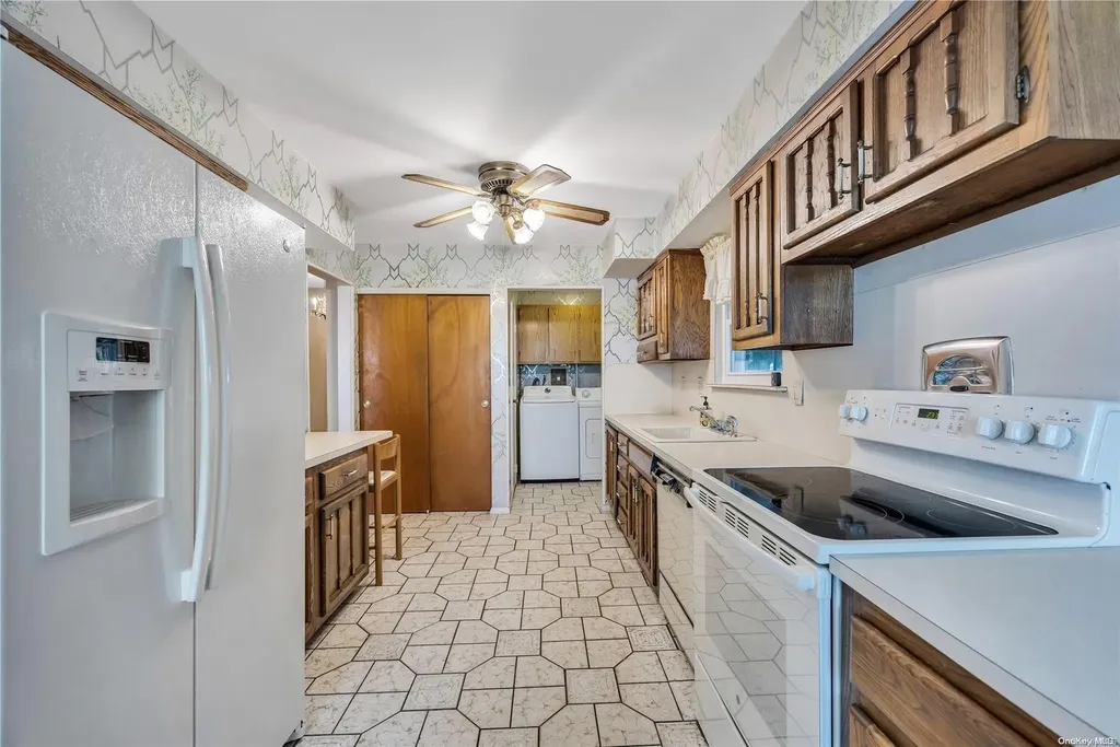 65 Primrose Lane Kings Park NY 11754
