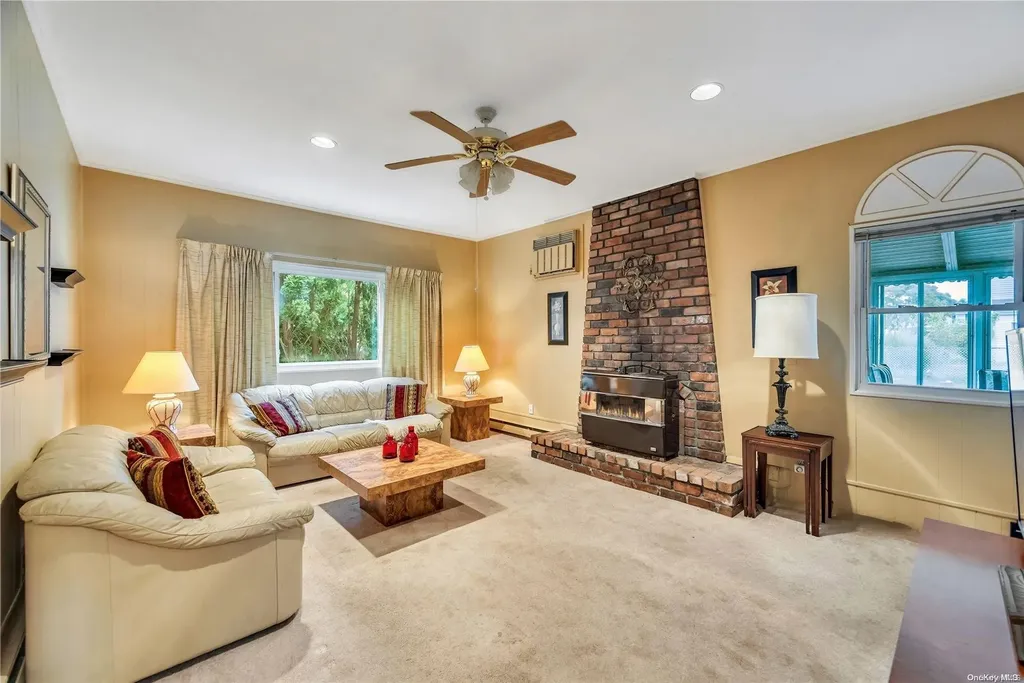 65 Primrose Lane Kings Park NY 11754