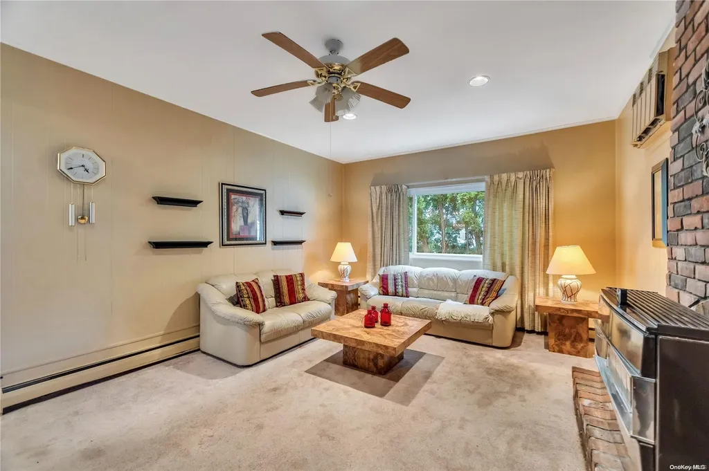 65 Primrose Lane Kings Park NY 11754