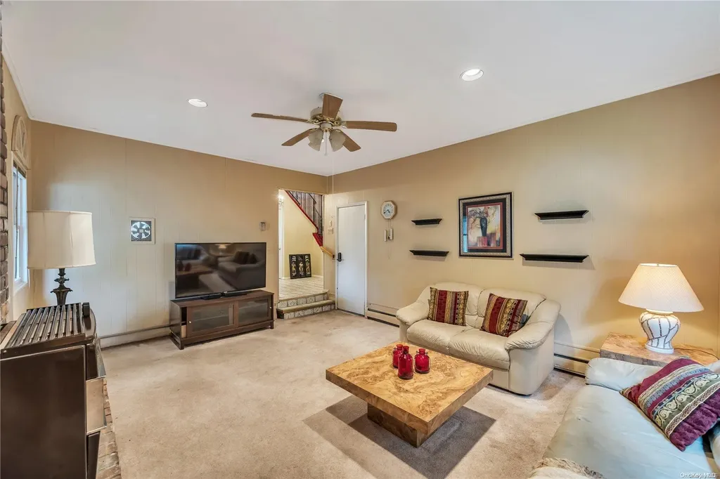 65 Primrose Lane Kings Park NY 11754