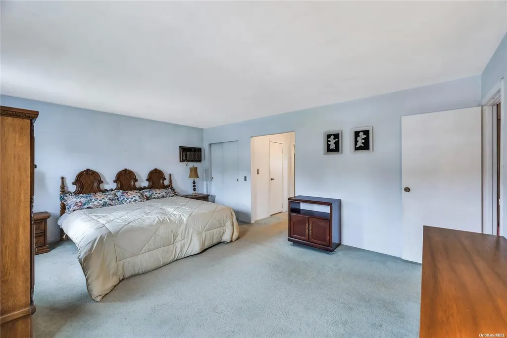 65 Primrose Lane Kings Park NY 11754