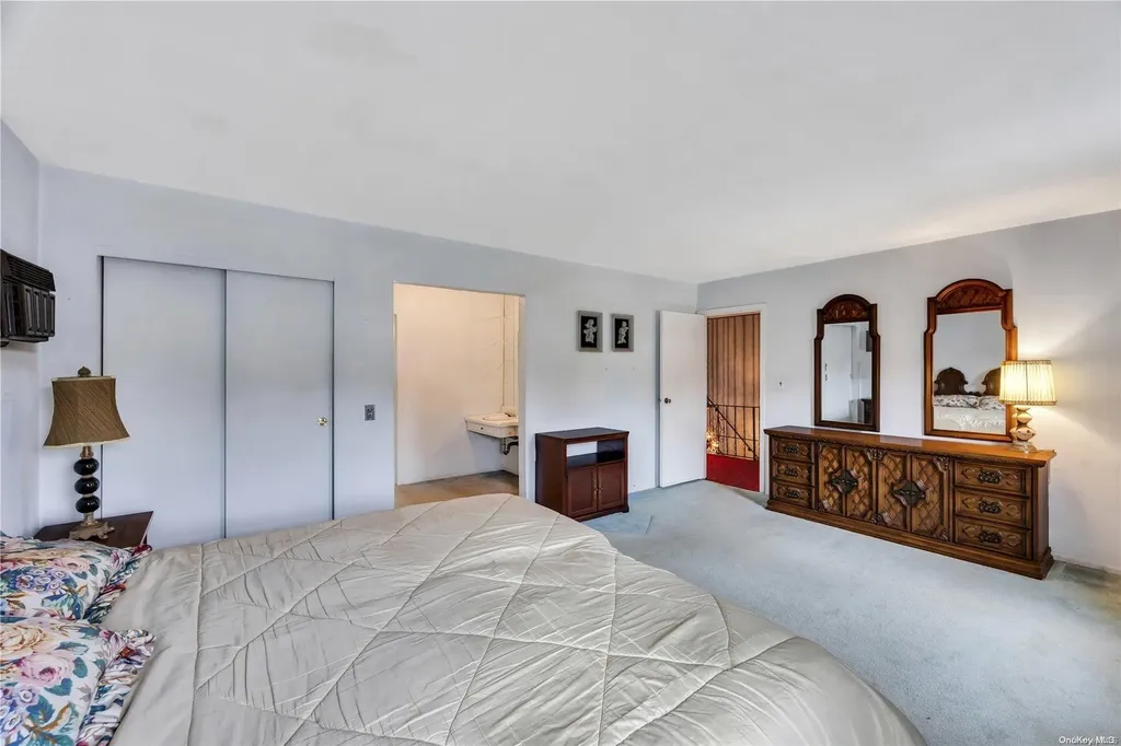 65 Primrose Lane Kings Park NY 11754