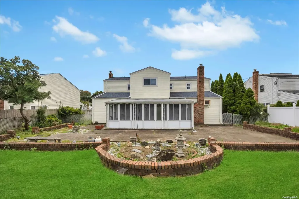 65 Primrose Lane Kings Park NY 11754